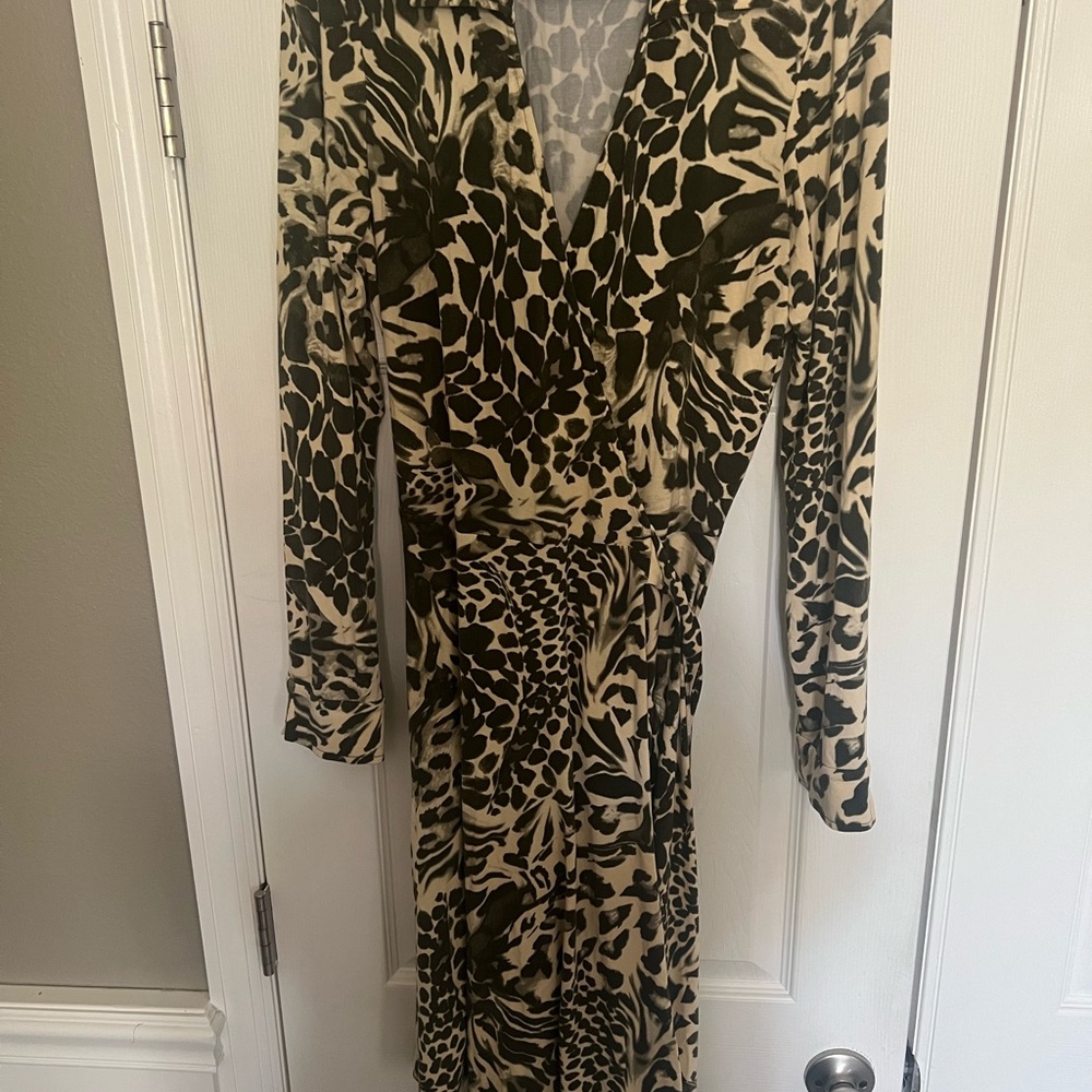 Diane Von Furstenberg Green and Cream Sheath Wrap Dress